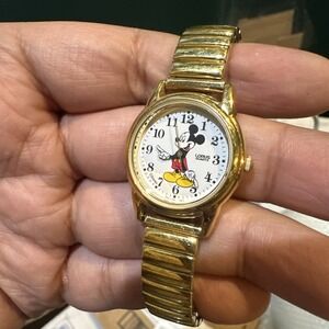 Working Vintage Lorus Mickey Mouse Watch Unisex Gold Tone 26mm New Battery 6.5"